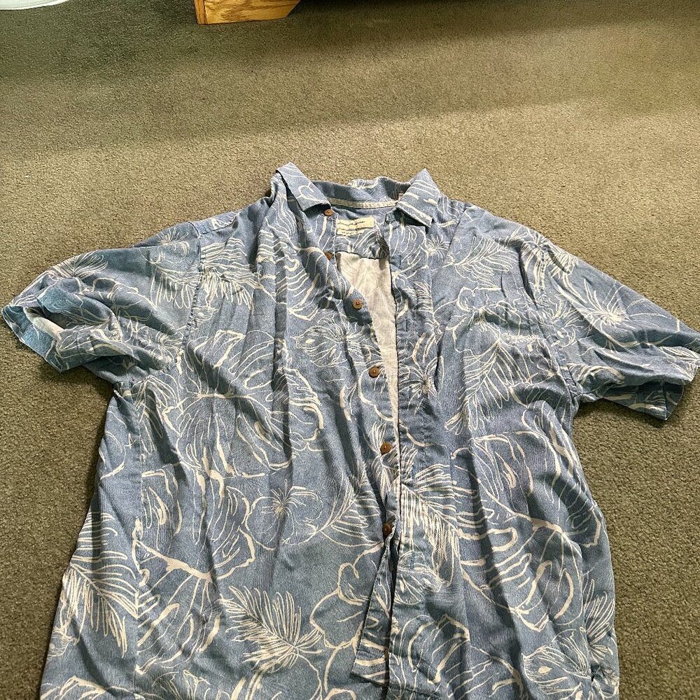 Tommy Bahama Button Down